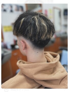 カミングよしむら(髪ingよしむら) フェードの刈り上げ