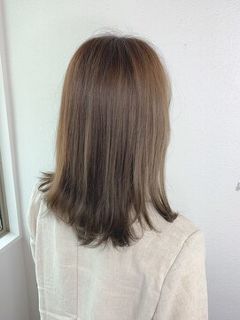 トリック(Trick) チャコールブラウン/グレージュ/外ハネミディアム