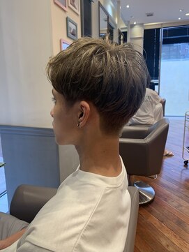 ビュートリアム 梅田(BEAUTRIUM) スモーキーアッシュ