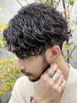 バイフィフス 原宿/表参道(by fifth)&nbsp;メンズラフセンターパート波巻きスパイラルパーママッシュウルフ