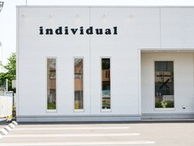 インディビジュアル(individual)の雰囲気（店舗外の雰囲気です！3店舗の左です！駐車場目の前にあります）