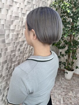 オリバー(ORiVER) グレージュアッシュ × ショートボブ