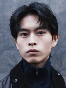 フィフス(fifth) センターパートコンマバングニュアンス毛流れパーマfifth原宿