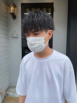 エディ(Edy) ツイストピンパーマピンパーマ刈り上げマッシュメンズ眉毛カット