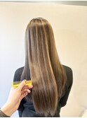 ストレートヘアでももちろん合う艶ハイライト◎
