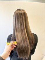 リヴナ(Livna)&nbsp;ストレートヘアでももちろん合う艶ハイライト◎