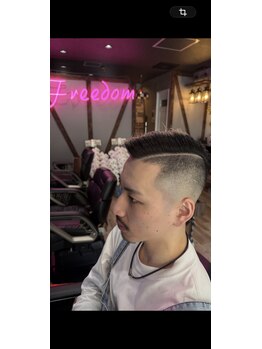 フリーダム 新百合ヶ丘店(FREEDOM)の写真/【当日OK】[フェードカット+眉毛カット￥3700]人気のスキンフェードもお任せ!!電話予約・飛び込みも◎