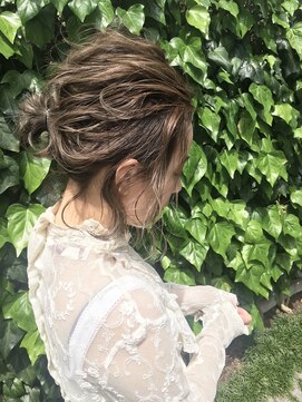 ニキータ(Nikiita) ショートのシニヨンarrange