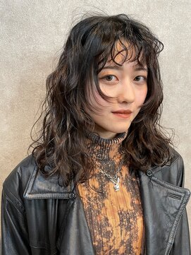 ブービー(BOOBEE) 顔まわりウルフカット