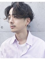 ペアっとしやすい髪質の男性向けヘア。　アップバングパーマ
