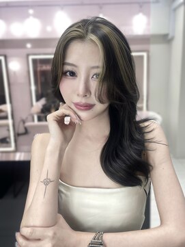 ラルム 新宿(LARME SHINJUKU) ☆海外ヘアミディアムレイヤー×ストライプハイライトカラー☆