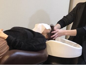 オービット O-bit ヘアデザインの写真/癒しのマッサージで心も体もリフレッシュ☆頭皮用トリートメントで、頭皮の保湿、ケアが可能です♪