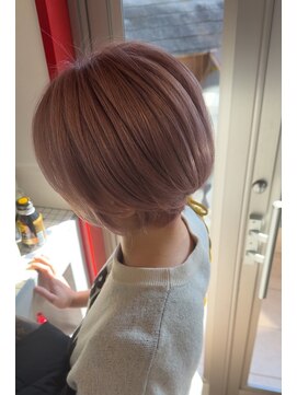 ピンクベージュ