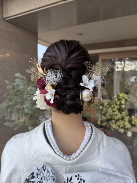 アミュー(amiu) シニヨンスタイル