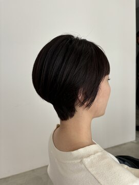 テラス トヨタ(Telasu Toyota) 大人の丸みショートレイヤーで首元スッキリ軽めスタイル
