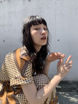イコ(iko) アンニュイ。暗髪。ゆるウェーブ。