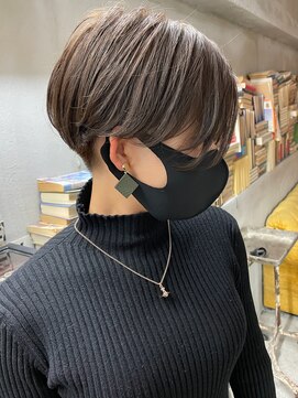 ロイジー(roijir) 【roijir 山岸】スキンフェード女子 刈り上げ女子 ショート