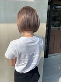 〈パツっとボブ×ハイトーン〉