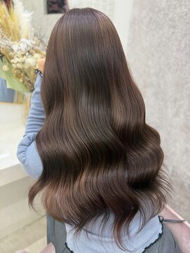 ラビス(Lovis) 黒髪カタログ/ボブルフ/ネビージュ/小顔に見せるヘア/ワンレン