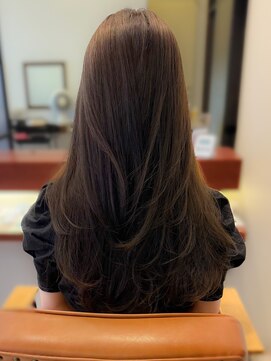 マーリャヘアー(mallia hair) やわらかい質感のウェーブ×艶カラー