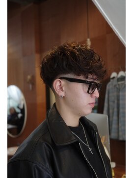 エディ(Edy) メンズパーマスペインカール刈り上げスキンフェード外国人風