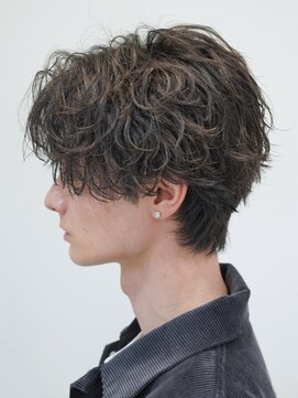 フィフス(fifth) センターパートウルフカットツイストスパイラルパーマゆるめ黒髪