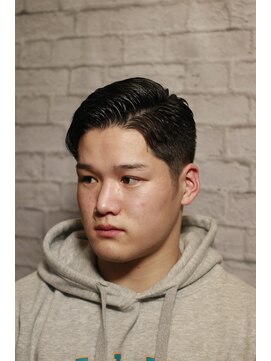 銀座マツナガ 新宿野村ビル店 王道バーバースタイルで、初出勤も清潔感が際立つ