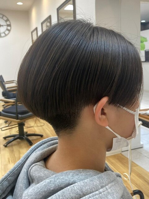 ハンサムショート 刈り上げ女子 韓国ヘア メンズライク 黒髪