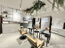 オリガミ 高松桜町(ORIGAMI)の雰囲気（セット面には、オリジナルのデジタルミラーシステムを採用）
