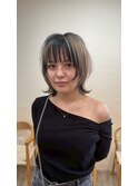 20代30代黒髪×ハイトーンインナーカラー小顔外はねレイヤーボブ