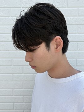 ヒュイル バイ ニアウ(Hwyl by Niau) メンズマッシュセンターパートスパイラルパーマニュアンスパーマ