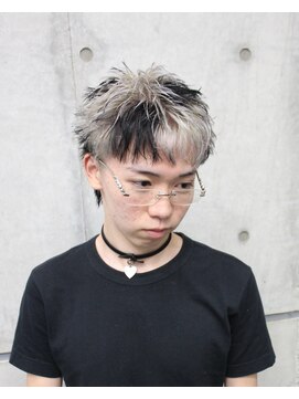 オーシャントーキョー ホワイト 原宿(OCEAN TOKYO WHITE) スパイキーショート刈り上げフェードツーブロック七三パーマ