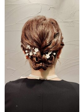 サンジュウナナドシー 大宮東口店(37.0℃) ゆるふわシニヨン