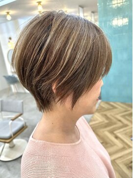 コンティロミー(CONTI ROMMY.) 小顔ショートマッシュボブ細めハイライト髪質改善20代~50代