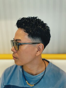 エルエフェ(EL JEFE) 【スキンフェード×パーマスタイル】［東中野］［理容室］