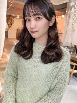 インビテーション(invitation) カーキベージュシースルーぱっつん前髪インナーカラーベージュ