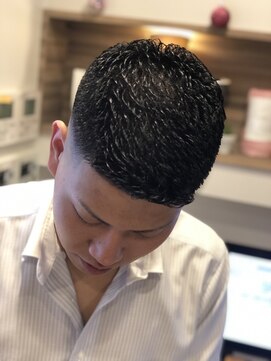 銀座マツナガ 神田店 極悪パーマハイスキンフェードアイロンパーマ短髪ベリーショート
