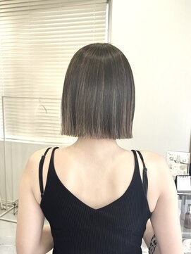 ネオリーブウリ 二子玉川店(Neolive uri) イメチェンホワイトブロンド外ハネボブ美髪ワイドバング