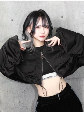 ガルテ(GARTE) Xで万バズ！ウルフカット×インナーシルバー