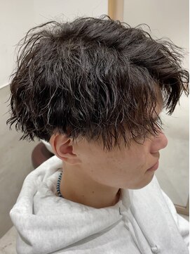 リ メイロ(Re.Meiro) 縦落ちセンターパート【メンズ/パーマ/眉毛/沖縄市/美里】