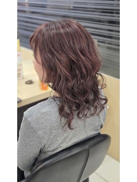 キャパ 秦野(CAPA) 大人女性の白髪ぼかしハイライト/ミディアム