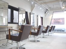 ロープ 自由が丘(lowp)の雰囲気(開放感のある店内でごゆっくりお過ごしください♪)