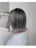 ホワイトバレイヤージュ　ケアブリーチ　切りっぱなしボブ