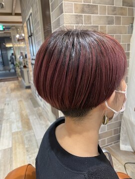 ネオリーブエム(Neolive em;) 刈り上げマッシュショート×ブリーチありピンクカラー