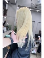 ヴァーディ オモテサンドウ(Vardy omotesando)&nbsp;抜きっぱなしブリーチ・金髪・ケアブリーチ・ハイトーン