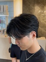 メンズカット リア(Men’s cut riah)&nbsp;センターパートフェザーパーマニュアンスパーマメンズパーマ