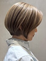 ソワネ 表参道(soigne)&nbsp;表参道丸みショートボブレイヤーカットアッシュグレー50代◯