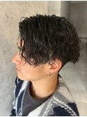 立体感UPのスパイラルパーマ/センターパートにも最適