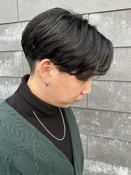 ヒュイル バイ ニアウ(Hwyl by Niau) MEN’S HAIRセンターパートスパイラルパーマニュアンスパーマ