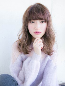 ルティア(Lutia) 重めバング ゆるふわスタイリング ピンクアッシュ